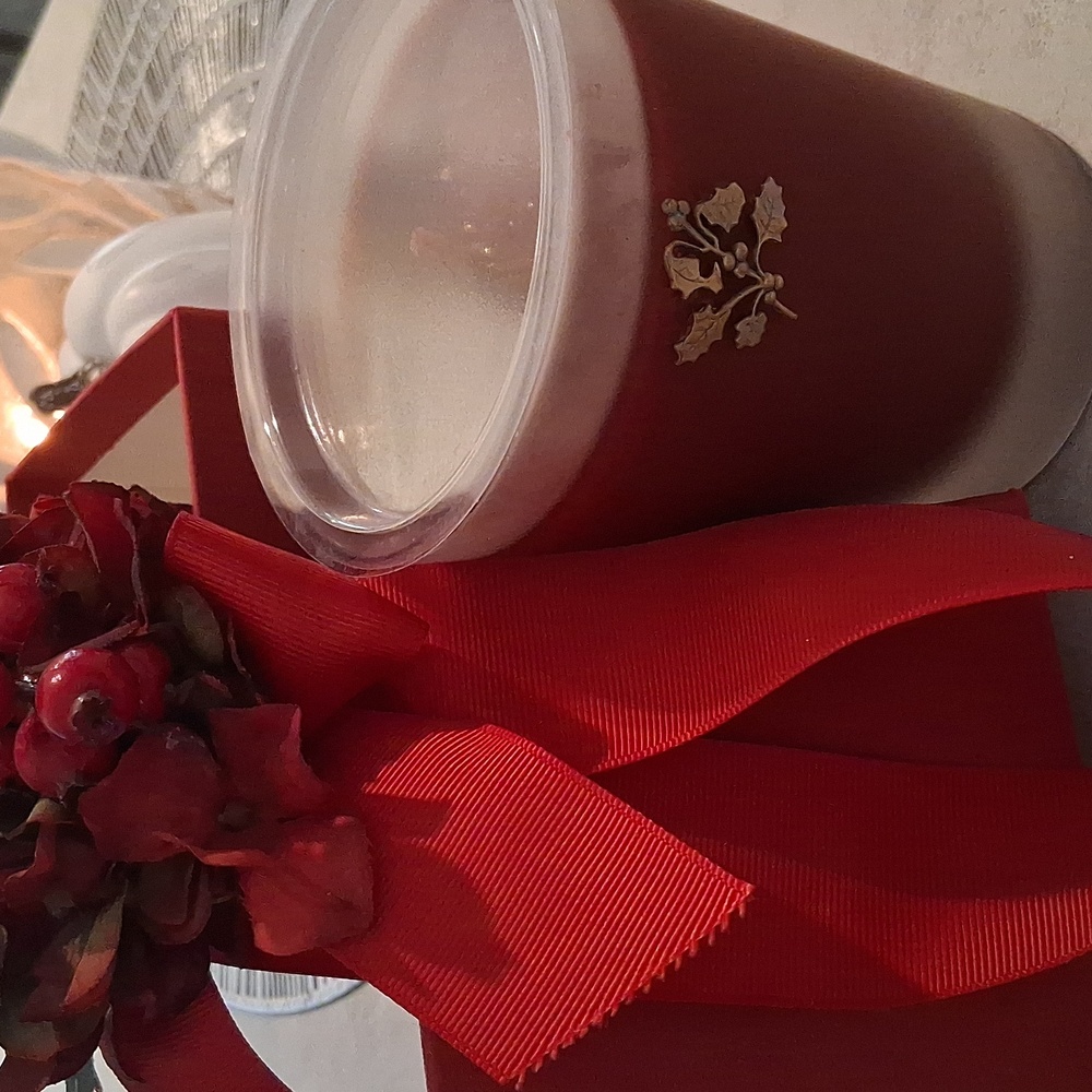 Lovely Lux Brand Boxed Candle - Picture 2 of 5